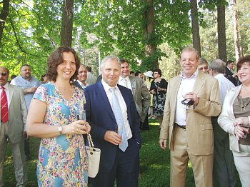 Krievijas vēstniecības pieņemšana. Juris Savickis ar sievu un Kirovs Lipmans
