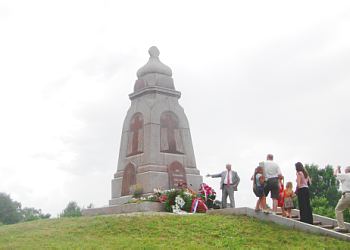  Laying the flowers at the Monument on Lucavsala Island