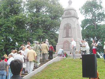  Laying the flowers at the Monument on Lucavsala Island