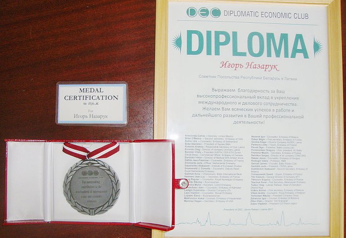 Diploma and Medal of the Club