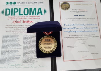 Awarding honorary awards of the Diplomatic Economic Club of the Ambassador of Uzbekistan Afzal Artikov
