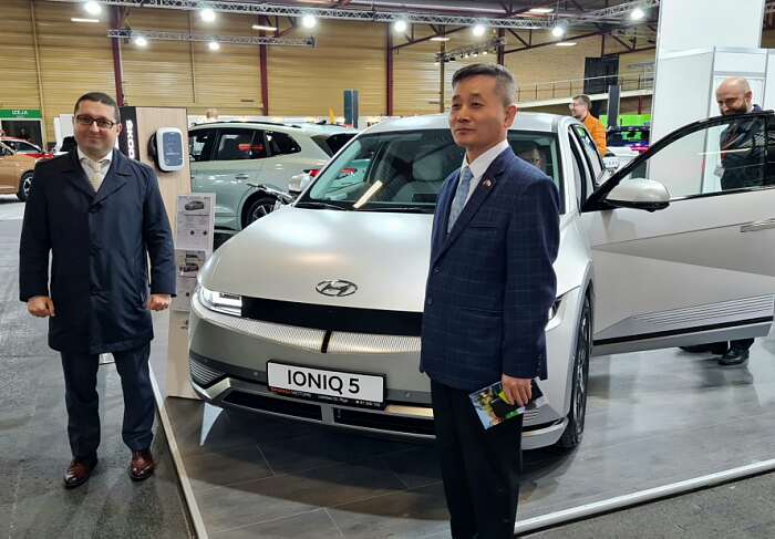 Auto 2021 Riga Ambassador of Moldova Adrian Rosa and Ambassador of the Republic of Korea Seong-Jin Han 