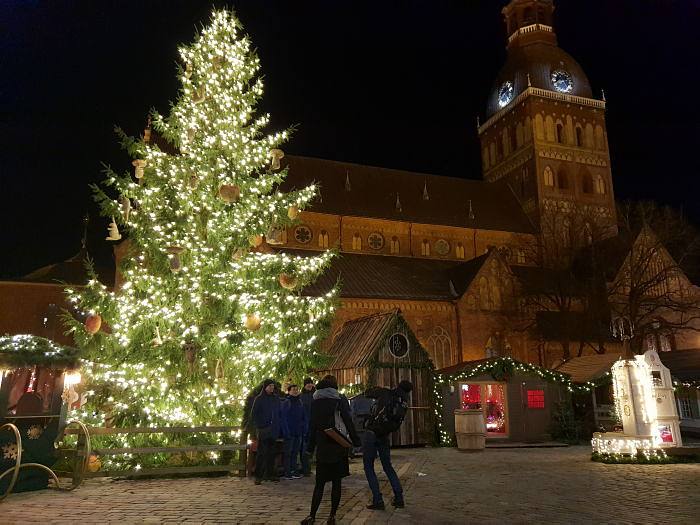 Ziemassvētku egle. Rīgas Doma laukums