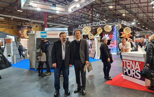 Izstāde MĀJA I 2023. Valdes loceklis, kluba sekretārs Anatolijs Butenko un Korejas vēstnieks Lī Tongks