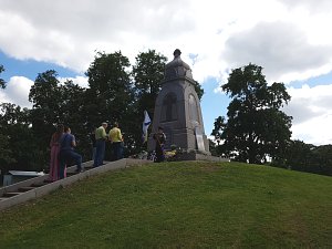  Laying flowers at Lusavsala in Riga