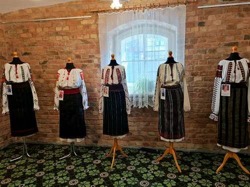 Традиционная молдавская блуза. Выставка в Риге