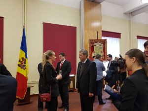 Moldovas Vēstnieks Latvijā atklāja izstādi 27. aprīlī