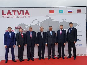Посол КНР Хуань Юнь, Посол Казахстана Бауружан Мухамеджанов, Посол  России Евгений Лукьянов
