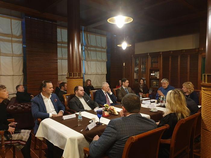 Евгений Лукьянов на встрече в Дипломатическом экономическом клубе в Риге, 21 марта 2019
