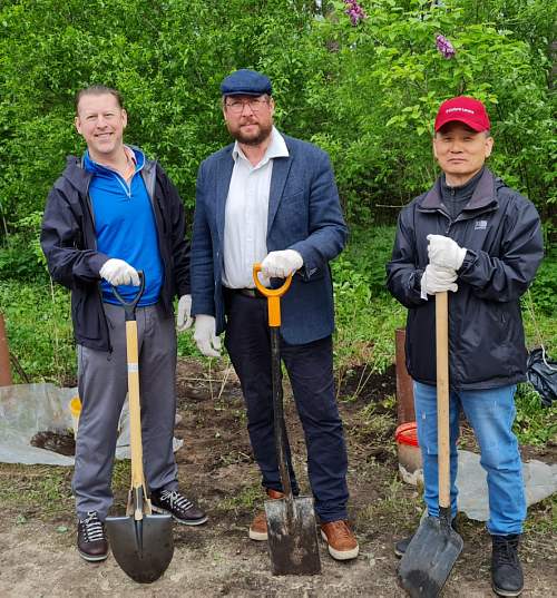 Alley of friendship. Mr. Adam Shumsky, Mr. Olivier Dal Zuffo, Mr. Seong Jin Han