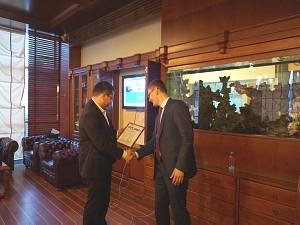 Meeting in the Diplomatic Economic Club on 9 April 2015. Deputy Head of Mission of the Embassy of the Ukraine in Latvia Andrey Kozlov, and Dr.Vitaly Butenko