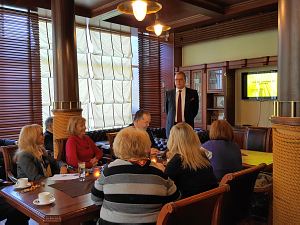 Lawyer Janis Zelmenis at the meeting in the Diplomatic economic club